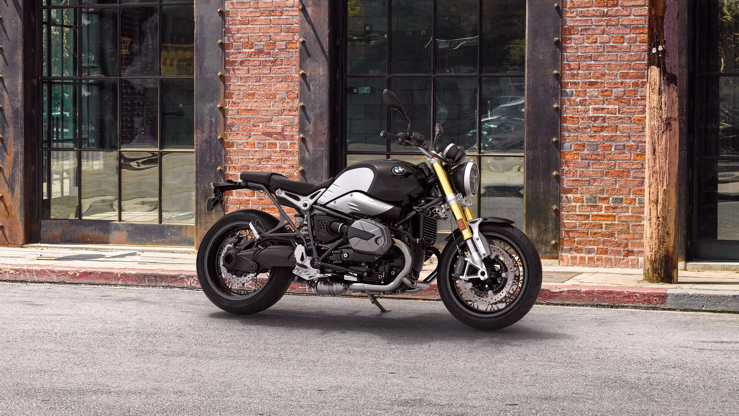 BMW R nine T
