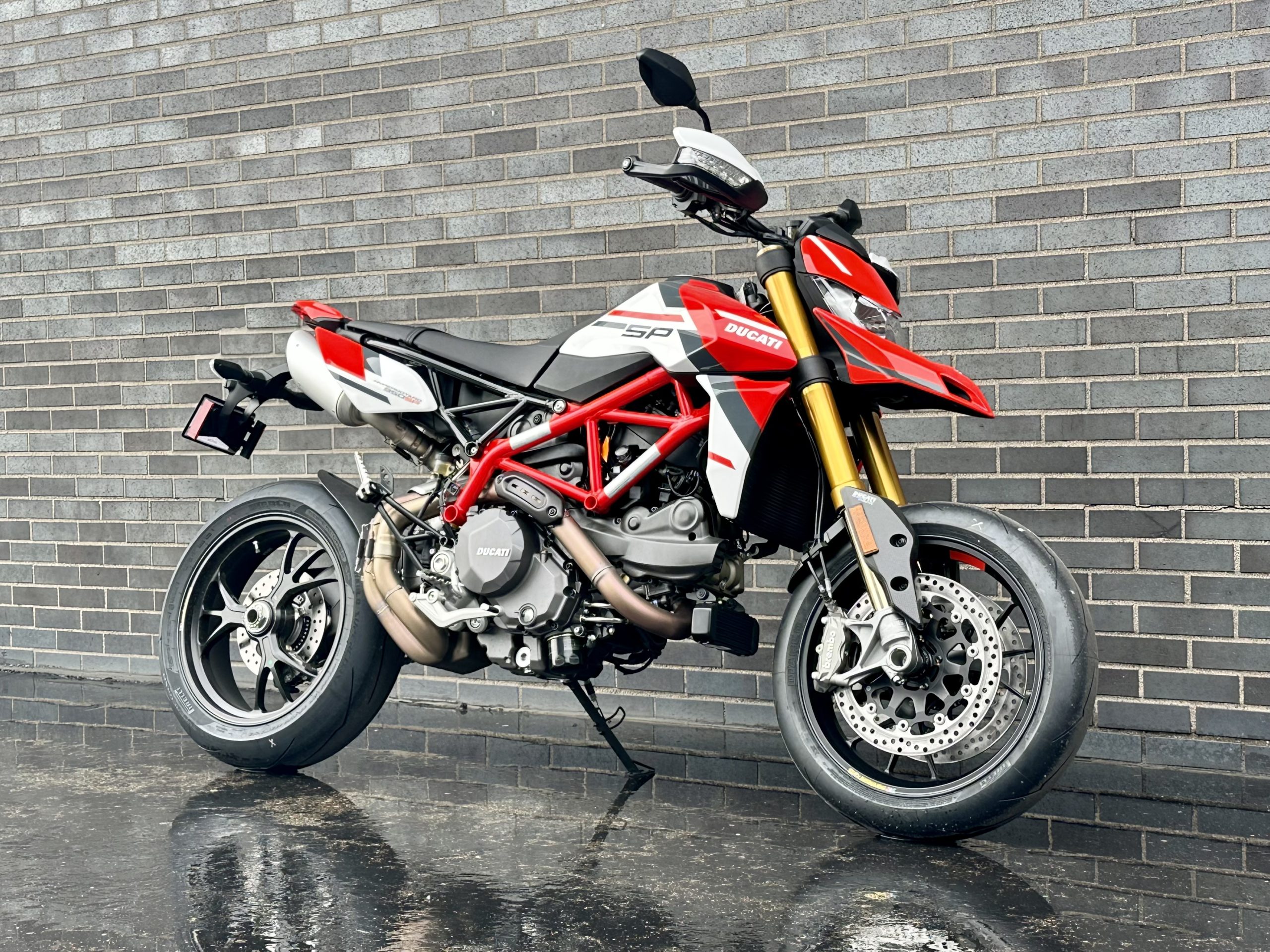 Ducati Hypermotard 950 SP - Price, Images, Colours, Reviews ...