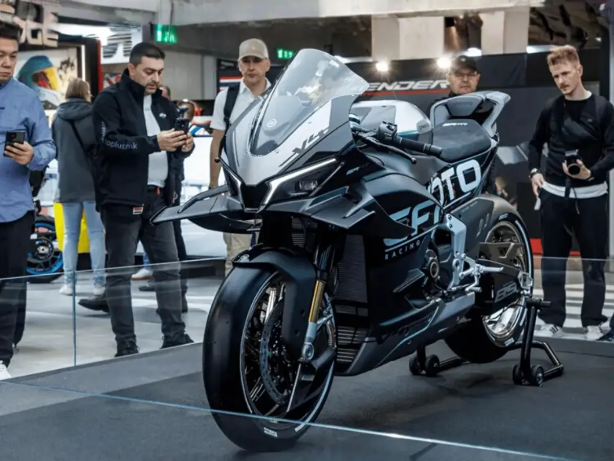 CFMoto V4 SR-RR Unveiled at EICMA 2025 with Over 200bhp