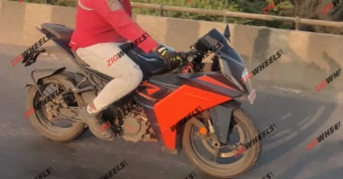 KTM RC 160 Spied in Orange; India Launch Expected in 2026